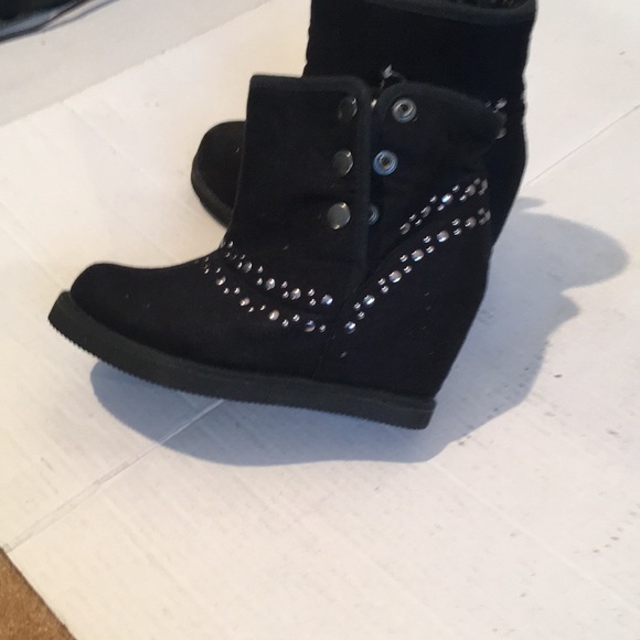 NWT faux suede black Fabiola studded boots - Picture 4 of 5